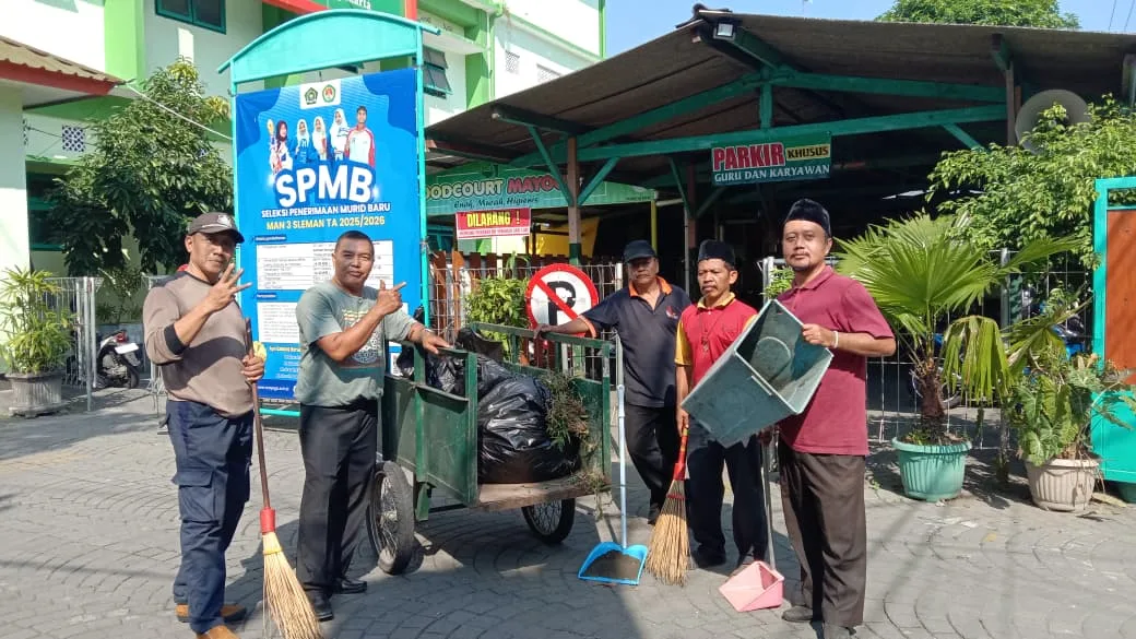 Cleaning Service dan Satpam MAN 3 Sleman Kompak Gelar Aksi Bersih Lingkungan