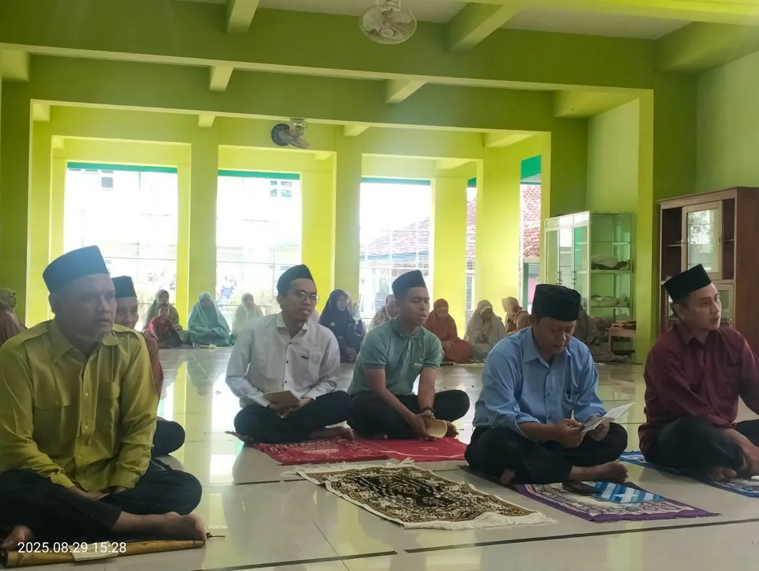 Kajian Rutin Jumat Sore di MTsN 1 Sleman Hadirkan Tausiyah Penuh Hikmah dan Canda