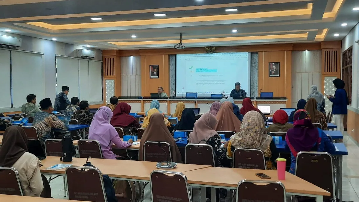Dua Guru Matematika MTsN 9 Sleman Hadiri Workshop Pengembangan Perangkat Pembelajaran Matematika SMP dengan Pendekatan Deep Learning