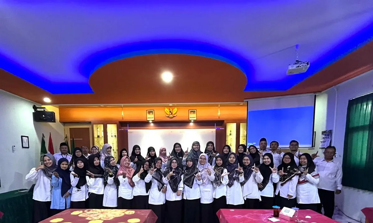 Guru MTsN 8 Sleman Ikuti MGMP Bahasa Indonesia yang Sekaligus Sebagai Tuan Rumah