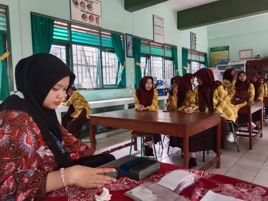 Keputrian MAN 5 Sleman Angkat Tema Kesetaraan Gender Bersama Mahasiswa UNY