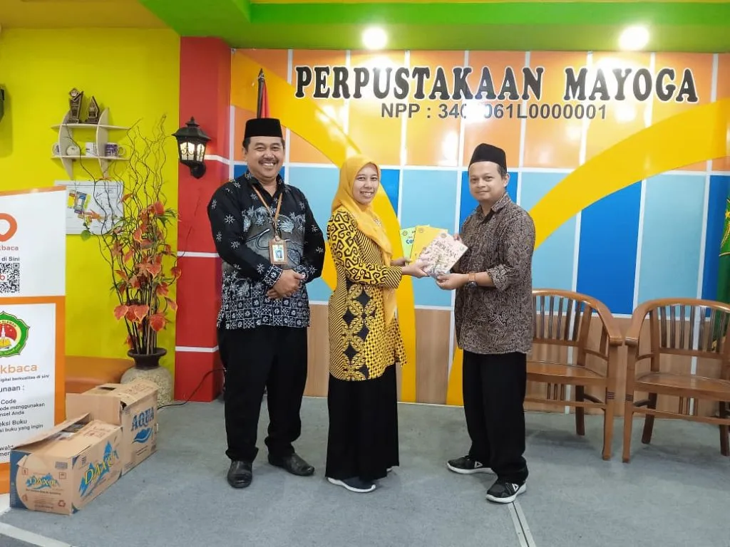 Kolaborasi Literasi: Perpustakaan MAN 3 Sleman Hibahkan Buku ke MA Madania Bantul