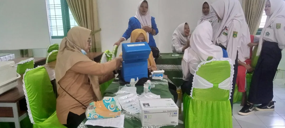Peduli Kesehatan Reproduksi Sejak Dini, Siswi MTsN 2 Sleman Ikuti Imunisasi HPV