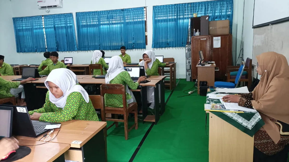 Siswa Kelas VIII MTsN 9 Sleman Antusias Ikuti Gladi Bersih ANBK Hari Kedua