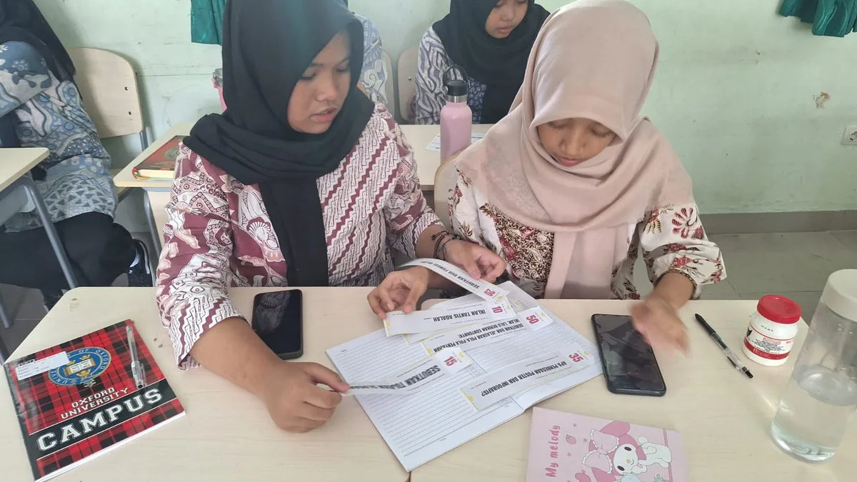 Guru Bahasa Indonesia MTsN 9 Sleman Ciptakan Pembelajaran Seru dengan Kuis Rebutan Kupon