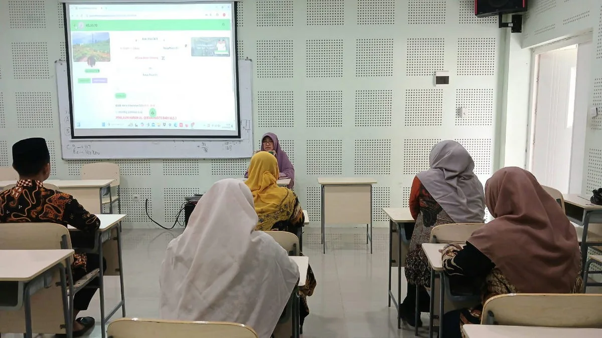 Waka Kurikulum MTsN 9 Sleman Sosialisasikan Presensi JMD pada Wali Kelas