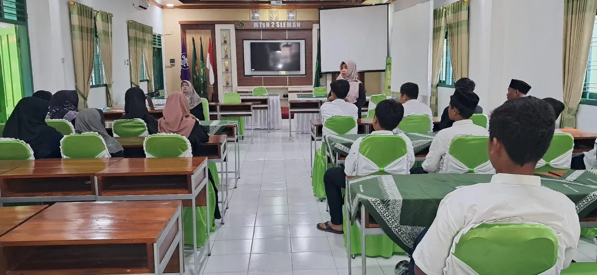 Wujud Kepedulian, MTsN 2 Sleman Salurkan Bantuan ZIS untuk Siswa