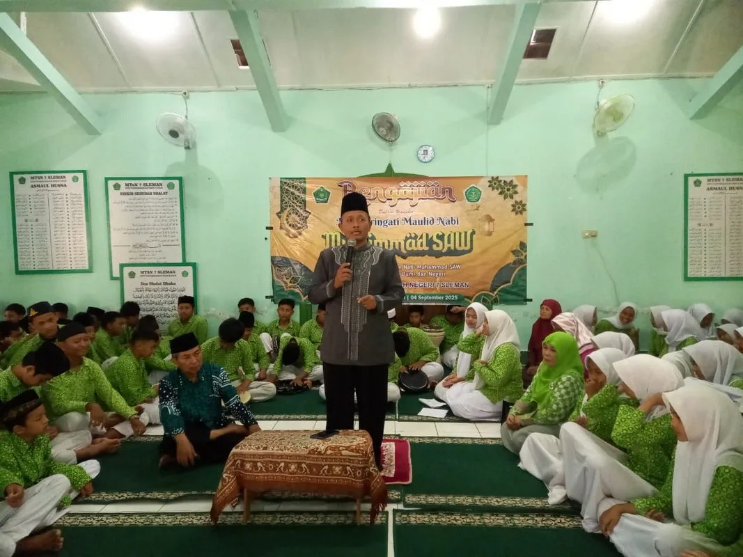 Penuh Makna, Pengajian Maulid Nabi 1447 H di MTsN 7 Sleman