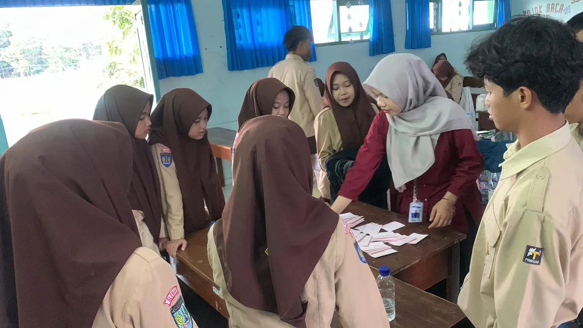 Zheila, Mahasiswa Praktik Kependidikan UNY Hadirkan Pembelajaran Dinamis di Kelas XI F