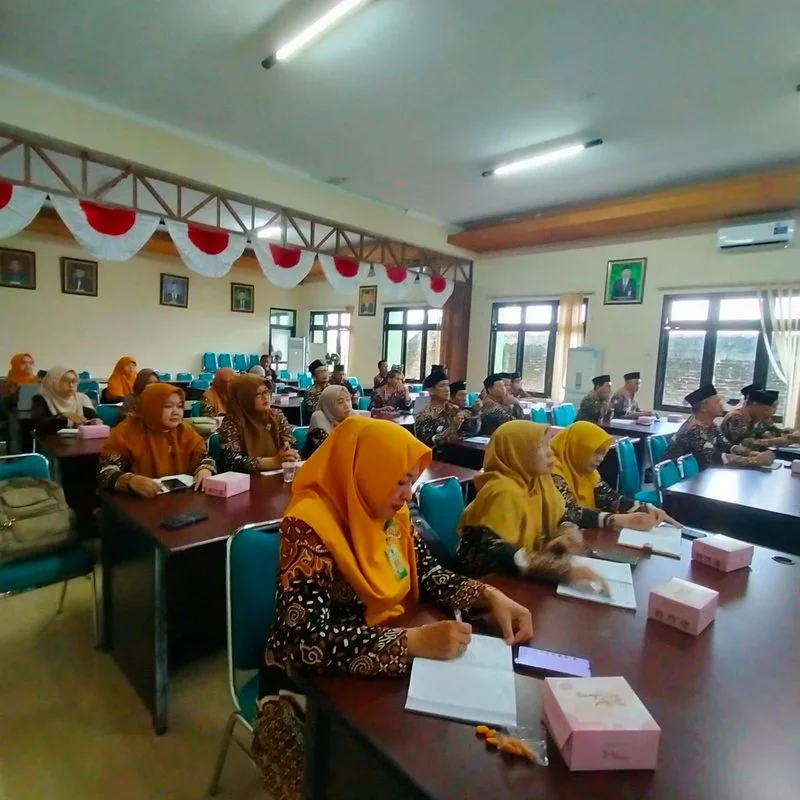 Kepala dan KTU MTsN 8 Sleman Hadiri Evaluasi Capaian Kinerja 2025 di Kemenag Sleman