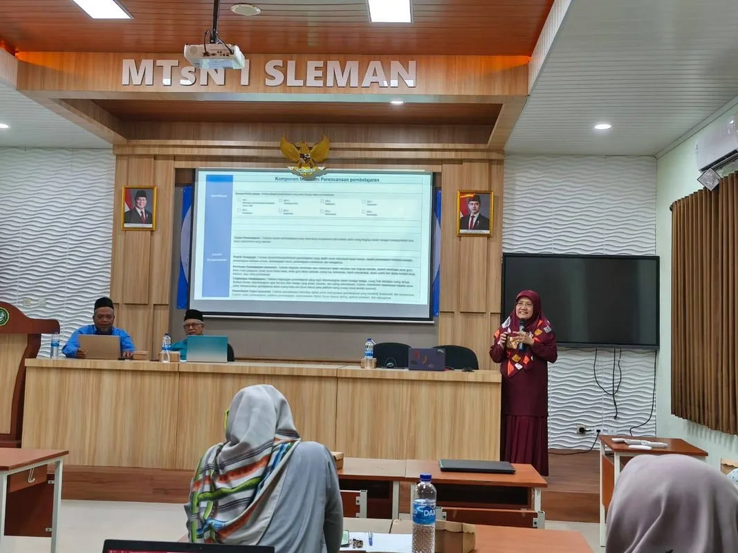 Mengajar dengan Hati, Guru MTsN 1 Sleman Dalami Kurikulum Berbasis Cinta