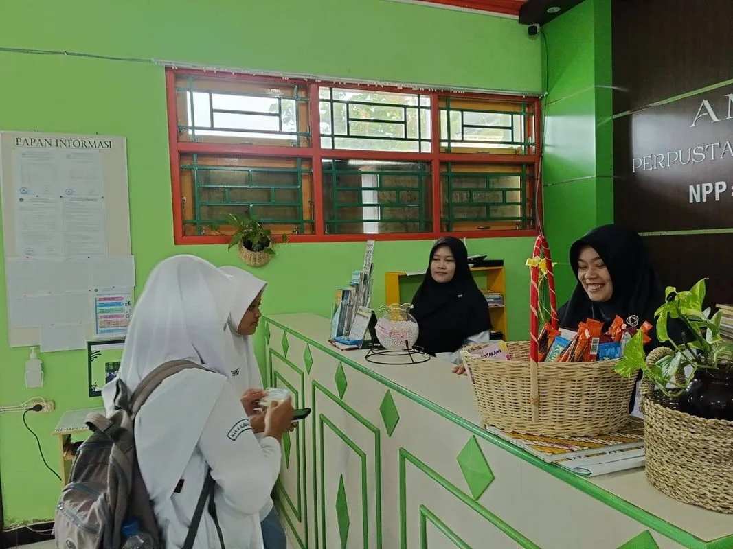 Bagi-bagi Hadiah, Perpustakaan Amarta MAN 5 Sleman Peringati Hari Kunjung Perpustakaan