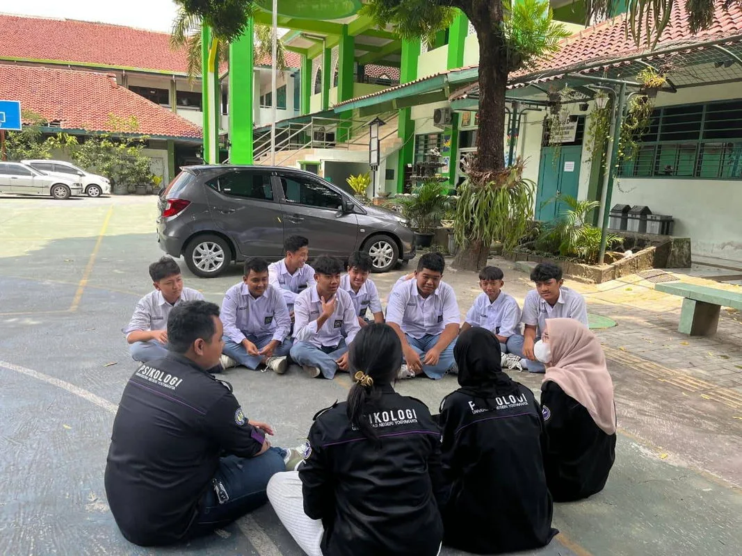BK MAN 2 SLEMAN SAMBUT MAHASISWA PSIKOLOGI UNY OBSERVASI