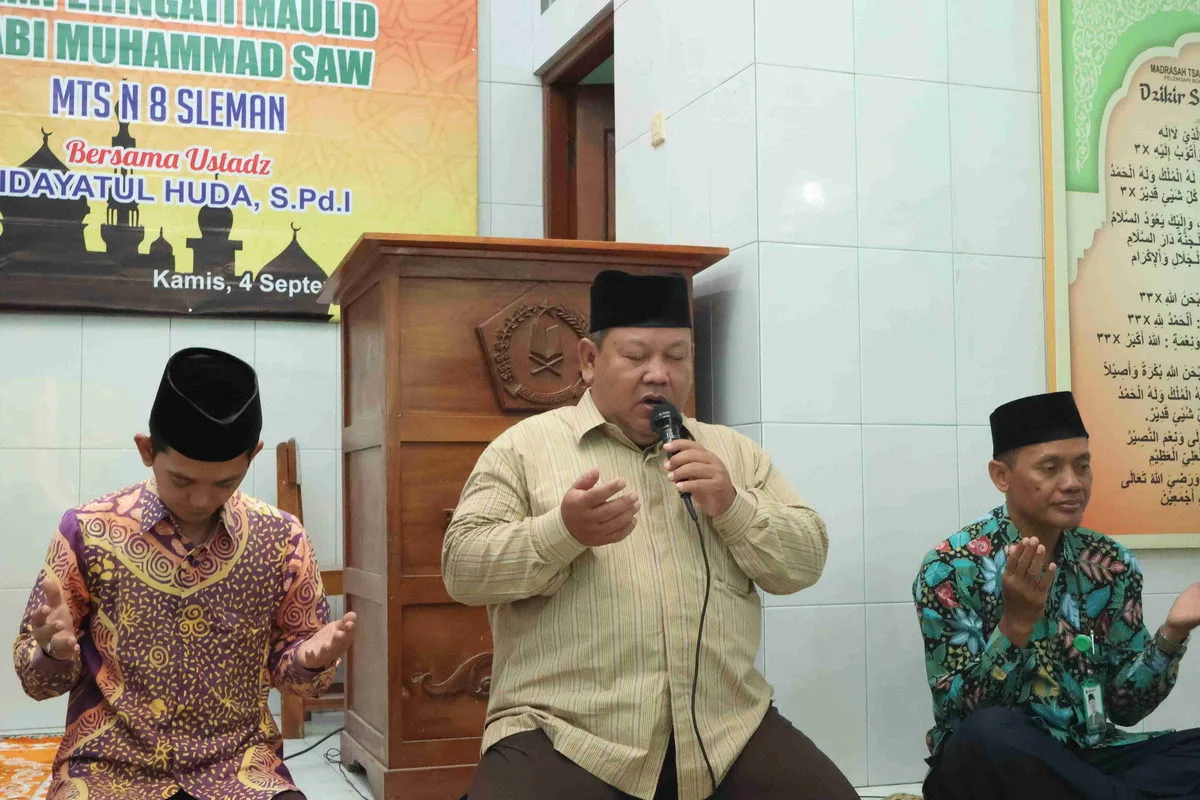 Doa Bersama dan Mujahadah Warnai Peringatan Maulid Nabi Muhammad SAW 1447 H MTsN 8 Sleman
