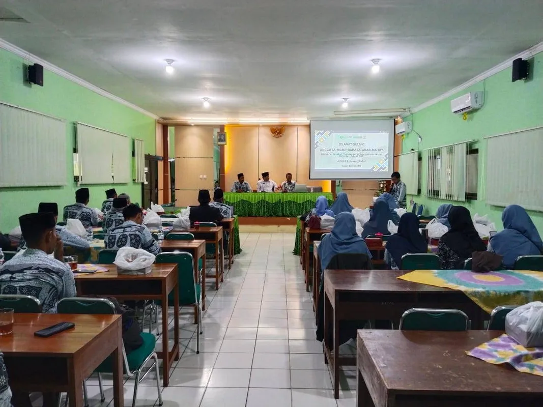 Guru MAN 5 Sleman Ikuti MGMP Bahasa Arab MA DIY Bahas Pemanfaatan AI dalam Pembelajaran