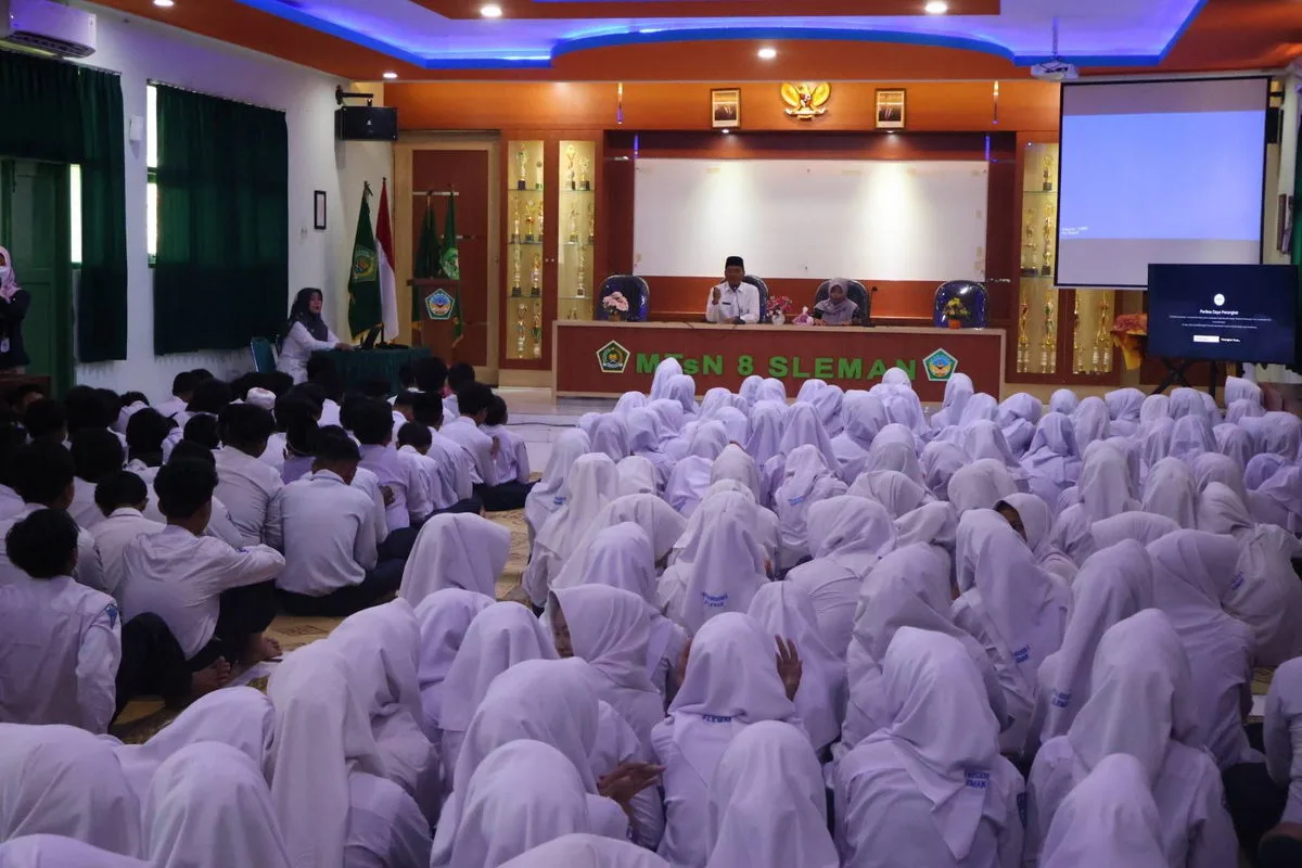 Kepala MTsN 8 Sleman Sampaikan Sambutan dalam Sosialisasi Pemilu oleh KPU Kabupaten Sleman