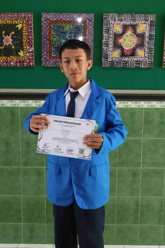 Siswa MTsN 8 Sleman Raih Medali Perak OSN-HK 2025 Bahasa Inggris Tingkat DIY-Jateng