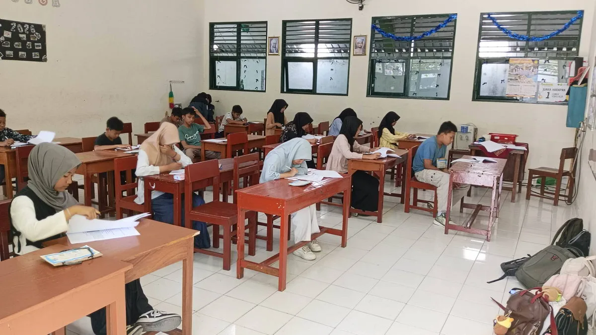 Menggores Pena, Menumbuhkan Jiwa Relawan, Seleksi Tulis PMR 2025/2026 MTs Negeri 3 Sleman Digelar