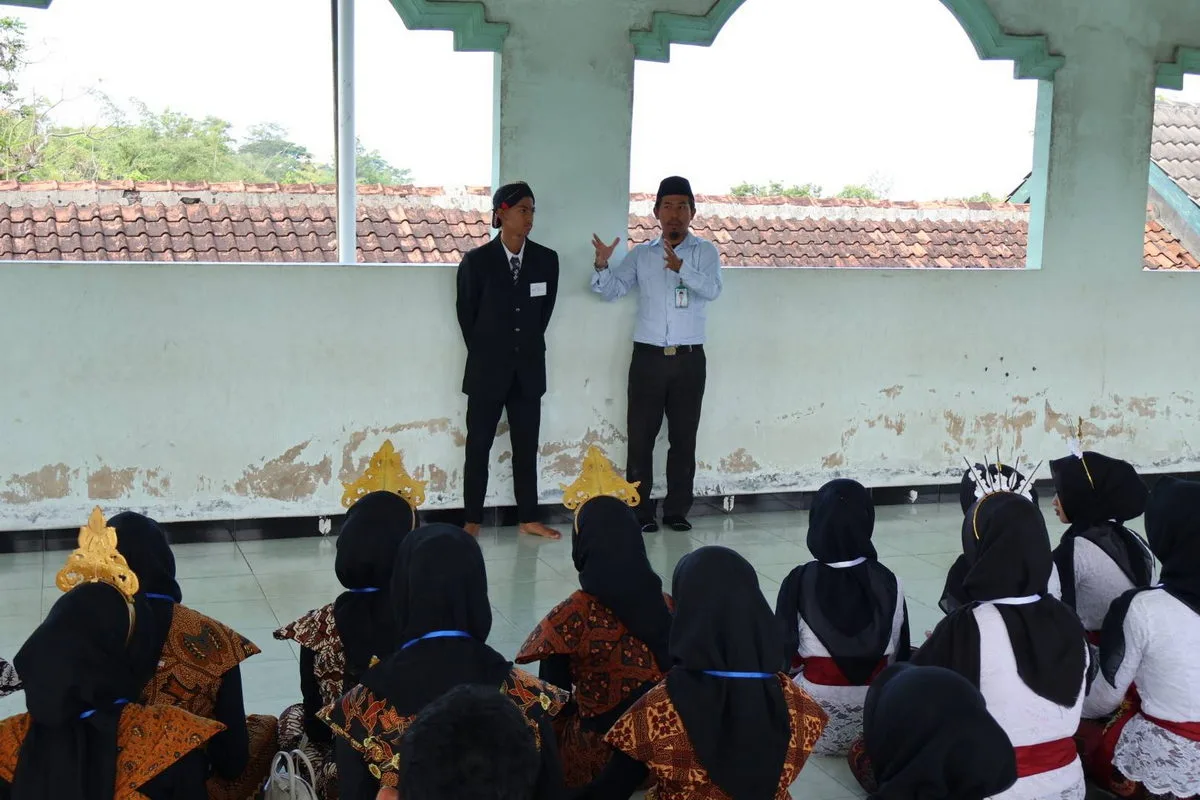 Pembina OSIS MTsN 8 Sleman Beri Pembekalan KPPS dan BAWASLOS Jelang Pemilu OSIS