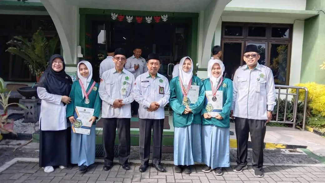 Selamat dan Sukses! Tiga Siswa MAN 1 Sleman Lolos OMI 2025 ke Tingkat Provinsi