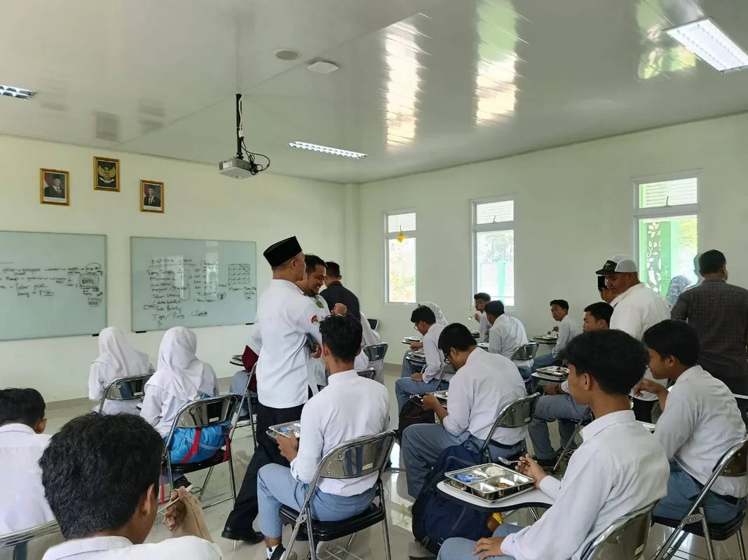 Hari Pertama MBG di MAN 5 Sleman: Siswa Antusias Nikmati Menu Sehat Bergizi