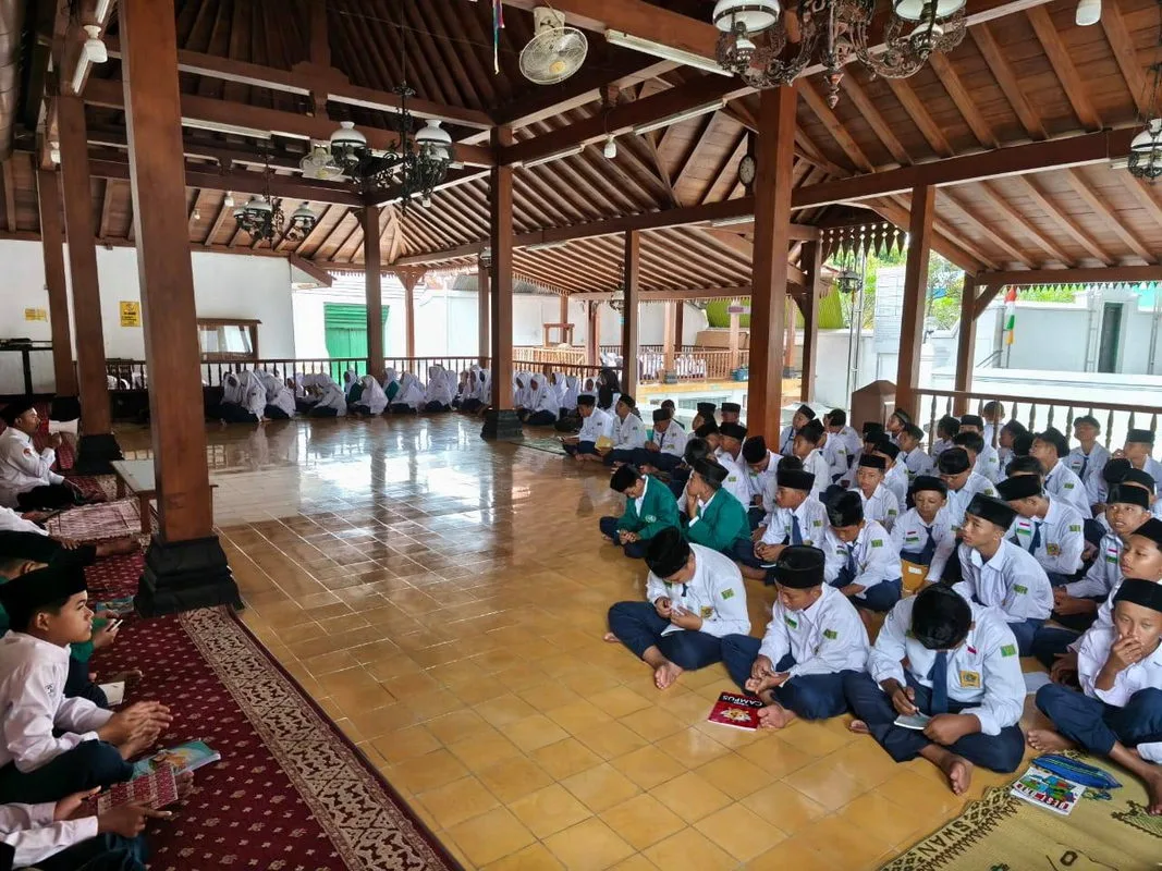 Outing Class Berkesan: MTsN 1 Sleman Ajak Siswa Teladani Dakwah Kyai Nur Iman