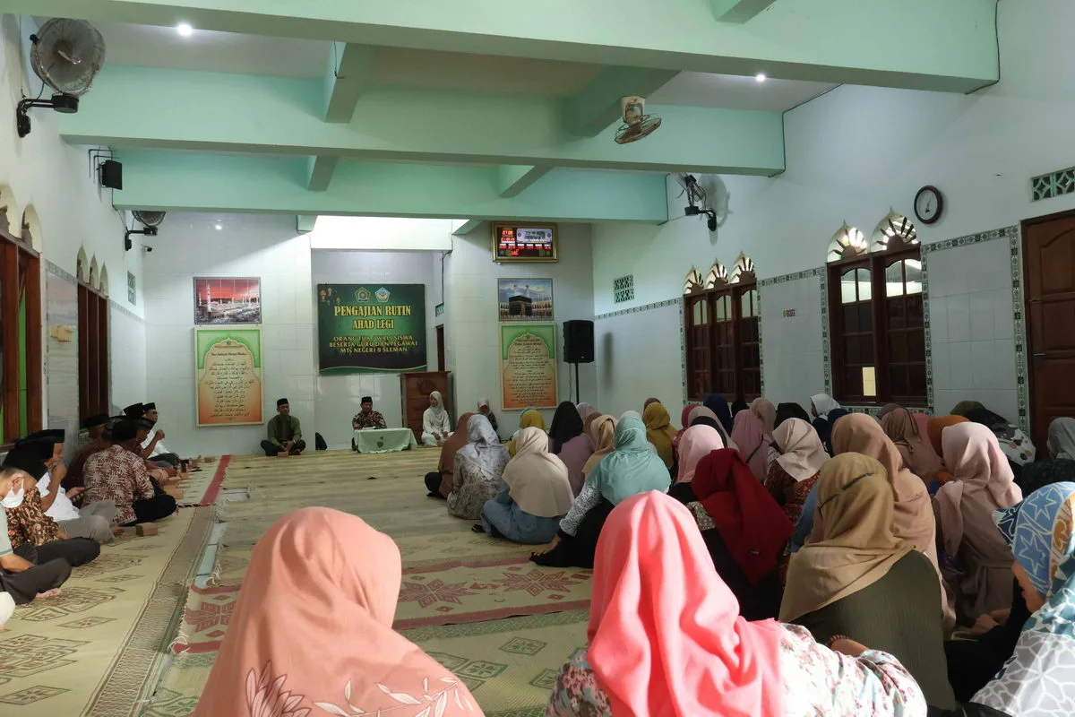 Pengajian Rutin Ahad Legi MTsN 8 Sleman Kembali Digelar
