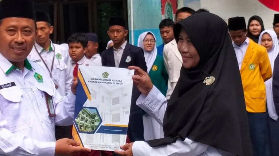 Guru MAN 1 Sleman Terima SK Kenaikan Pangkat IV/B