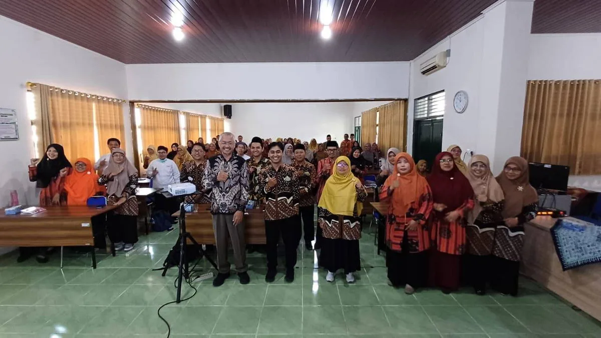 Guru MAN 3 Sleman Tingkatkan Kompetensi dalam Bedah Soal TKA Matematika di MAN 2 Yogyakarta