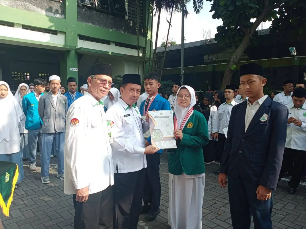 Kamilah Jemput Medali OMI Sains IPS di Kemenag Sleman