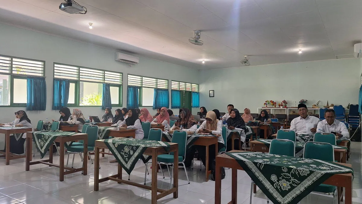 Dua Guru MTsN 9 Sleman Ikuti Bedah Penyelenggaraan Tes Kemampuan Akademik (TKA)