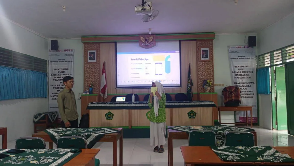 Ekstra JMS MTsN 9 Sleman Pelajari Teknik Foto dan Video Bersama Kak Imam