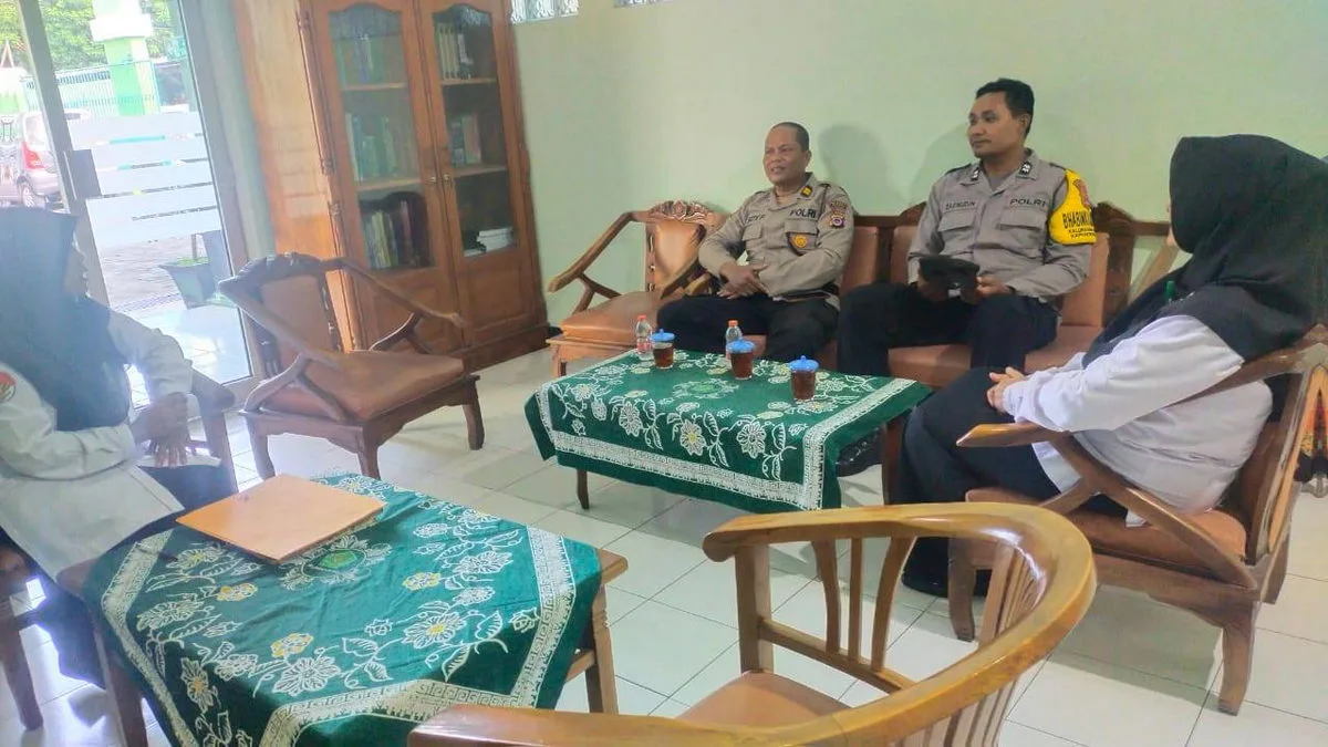 MTsN 9 Sleman dan Polsek Depok Jalin Kerjasama, Polisi Jadi Pembina Upacara