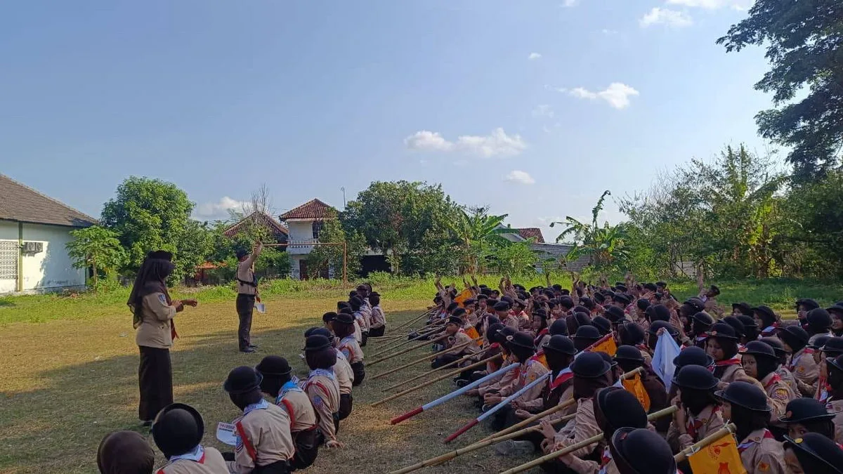 Pembina Pramuka MTsN 8 Sleman Berikan Pengarahan Persiapan Bakti Masyarakat