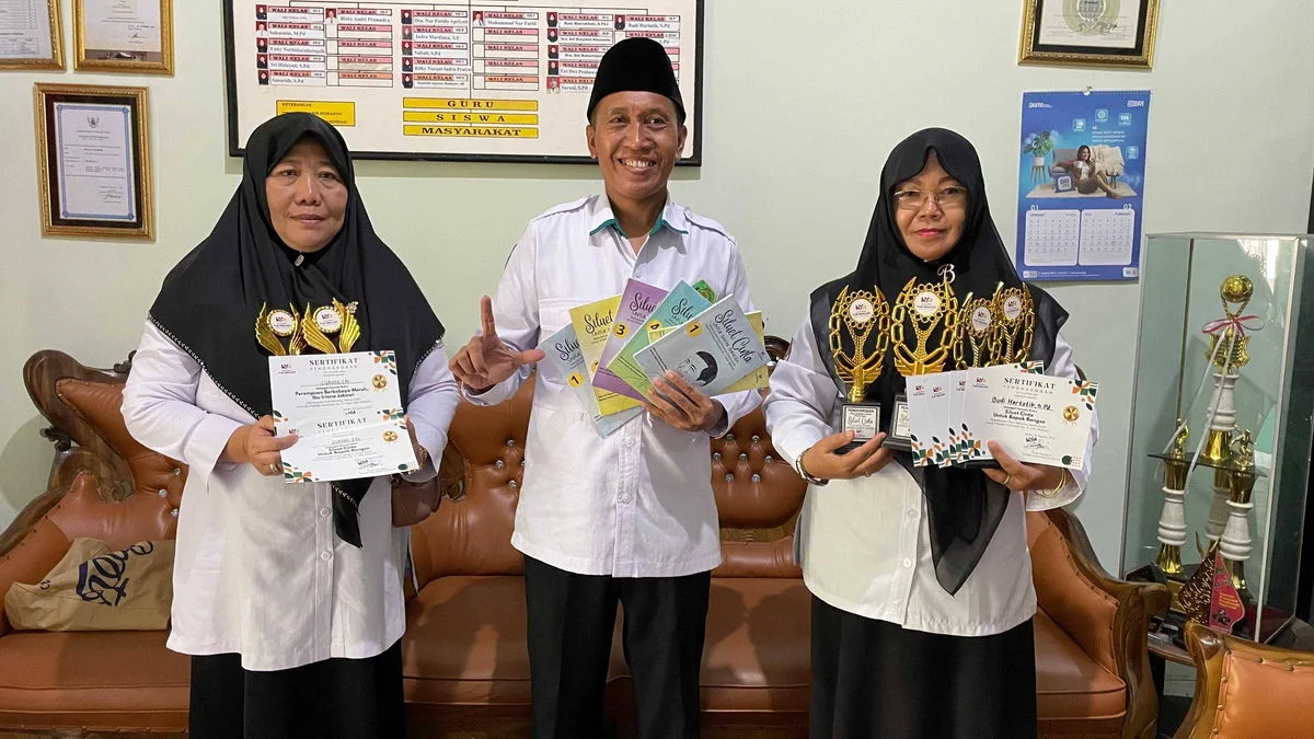 Produktif di Tengah Kesibukan Mengajar, Dua Guru MTsN 4 Sleman Terbitkan Buku