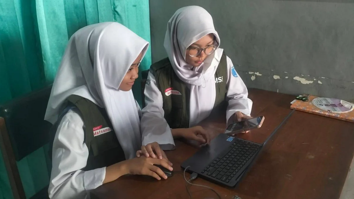 Tim JMS MTsN 9 Sleman Antusias Editing Video Liputan Berbagai Agenda Madrasah