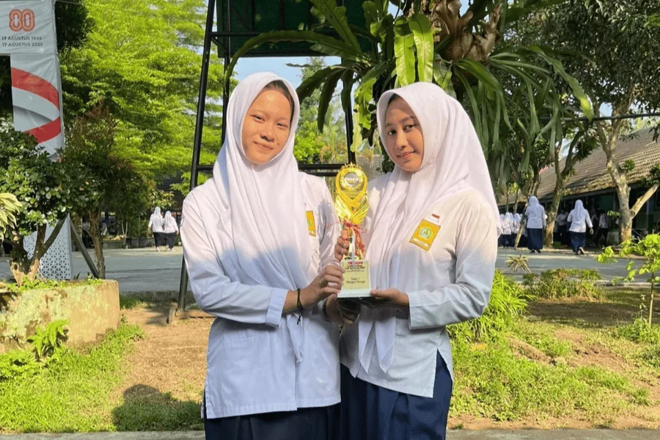 Harumkan MTsN 7 Sleman, Kyo dan Chelsea Raih Juara 1 Lomba Tari Kategori Beregu