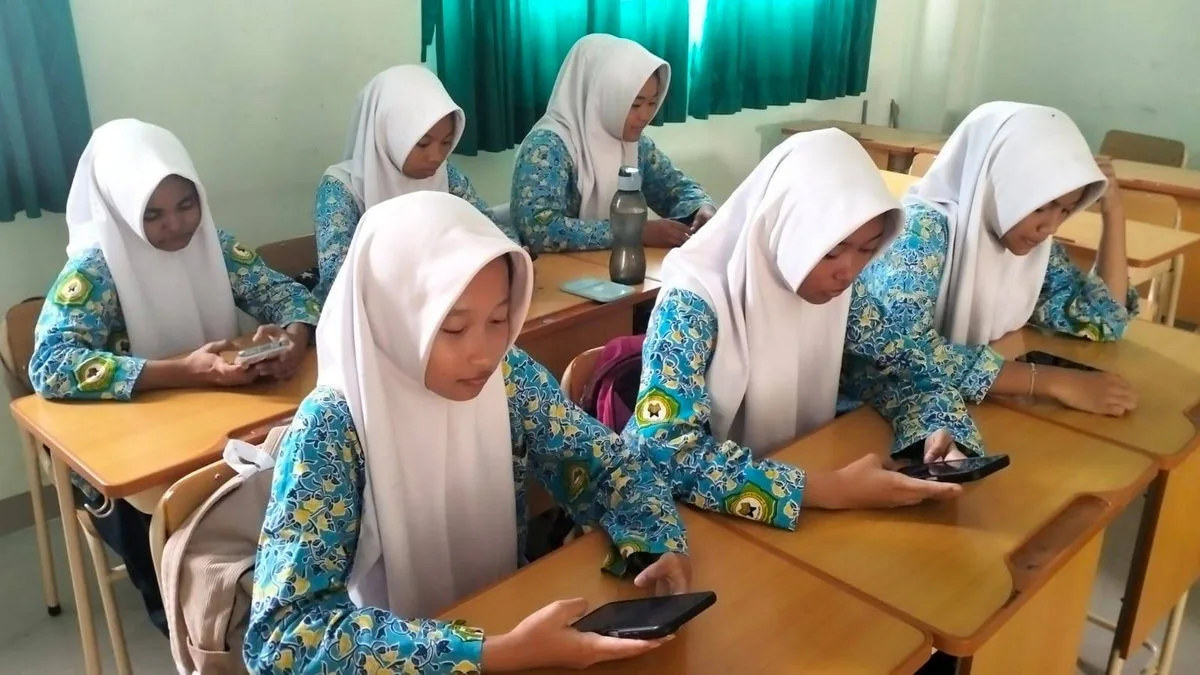 Sambut Bulan Bahasa, Siswa MTsN 9 Sleman Antusias Menulis Fabel
