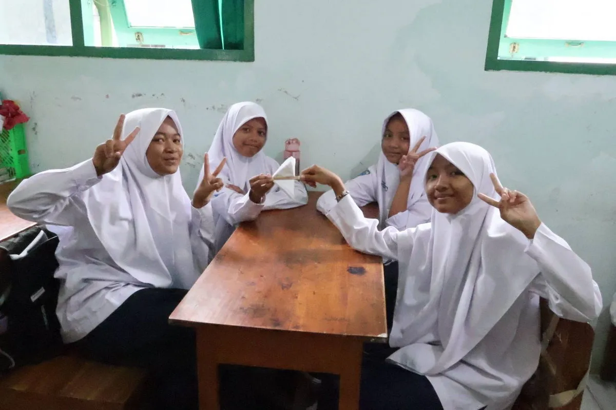 Siswa VII D–F MTsN 8 Sleman Berkreasi dengan Batik Sibori Jelang Hari Batik Nasional