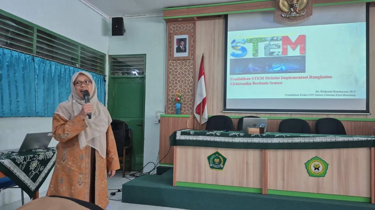 Guru IPA MTsN 9 Sleman Antusias Ikuti Workshop STEM dan Pendampingan Asesmen HOTS