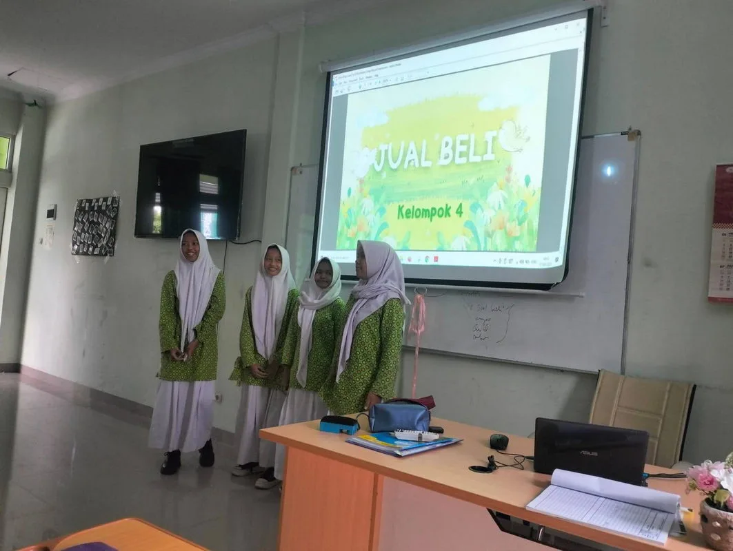 Siswa Kelas IX MTsN 9 Sleman Terampil Presentasi Fikih dengan PowerPoint