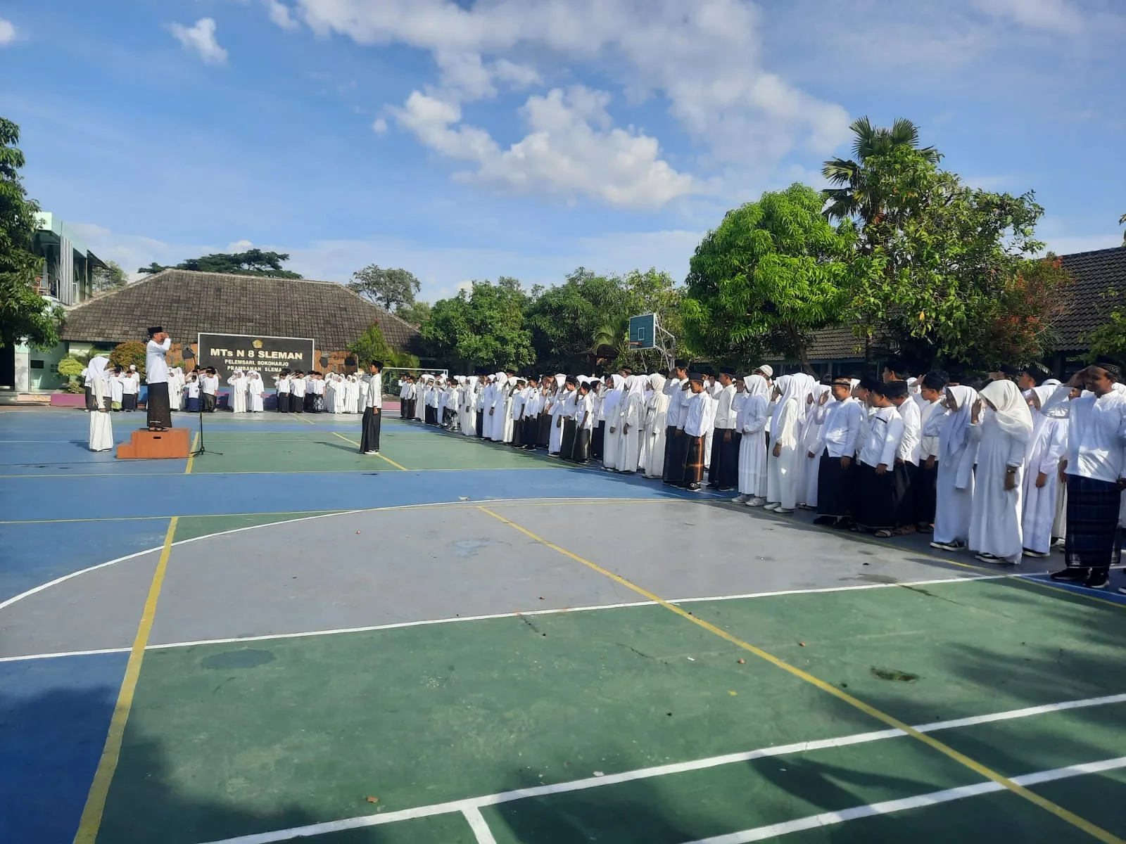 Khidmat Apel Hari Santri 2025 MTsN 8 Sleman