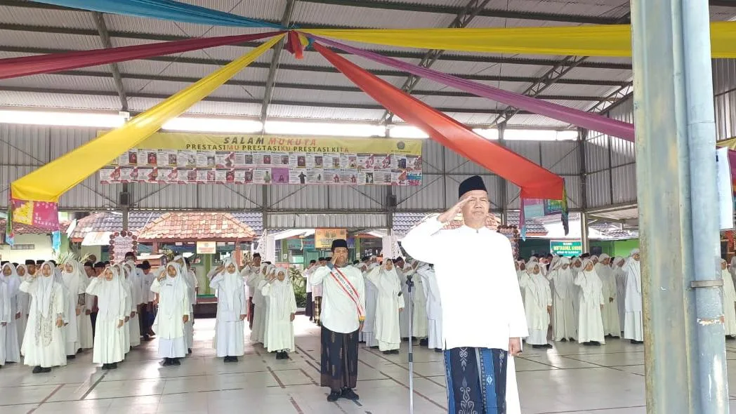Nuansa Putih Bersih  Warnai Upacara Peringatan Hari Santri MTsN 10 Sleman