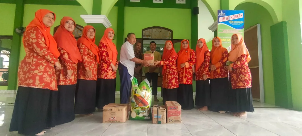 Peringati Hari Santri 2025, Dharma Wanita Persatuan MTsN 4 Sleman Tebar Kepedulian Lewat Bakti Sosial