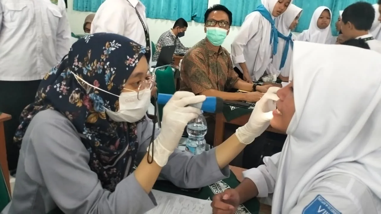 Siswa MTsN 9 Sleman Antusias Ikuti Cek Kesehatan Gratis dari Puskesmas Depok 1