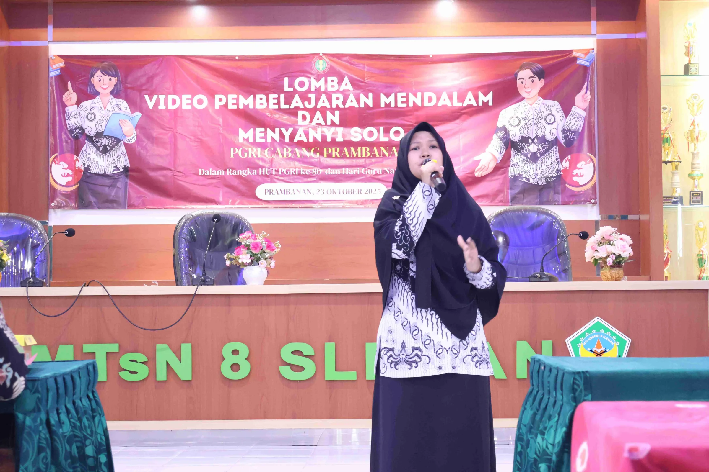 Guru MTsN 8 Sleman Tampil Memukau dalam Lomba Menyanyi Solo Hari Guru Nasional
