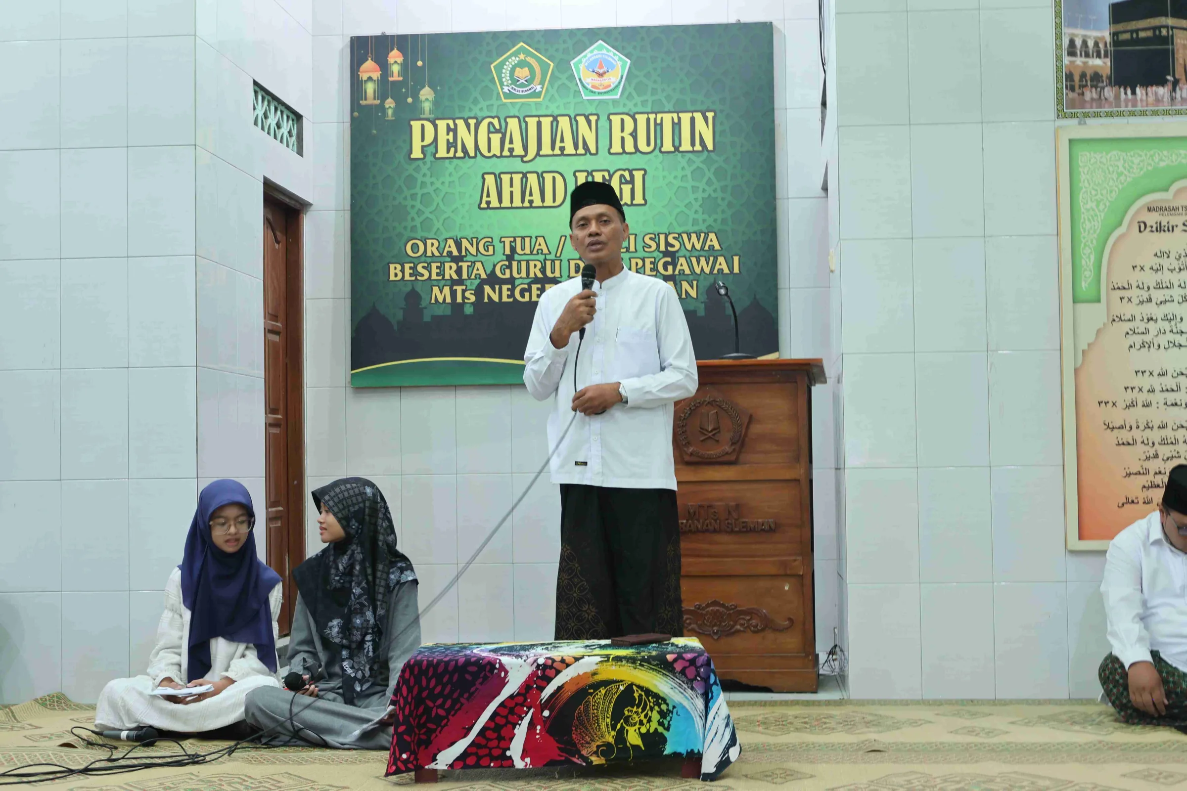 Kepala MTsN 8 Sleman Sampaikan Sambutan pada Pengajian Ahad Legi, Tekankan Kerjasama Madrasah Orang Tua/Wali