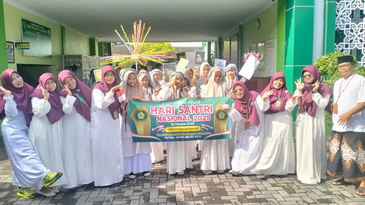 Meriahkan Peringatan Hari Santri, MTsN 9 Sleman Gelar Kirab