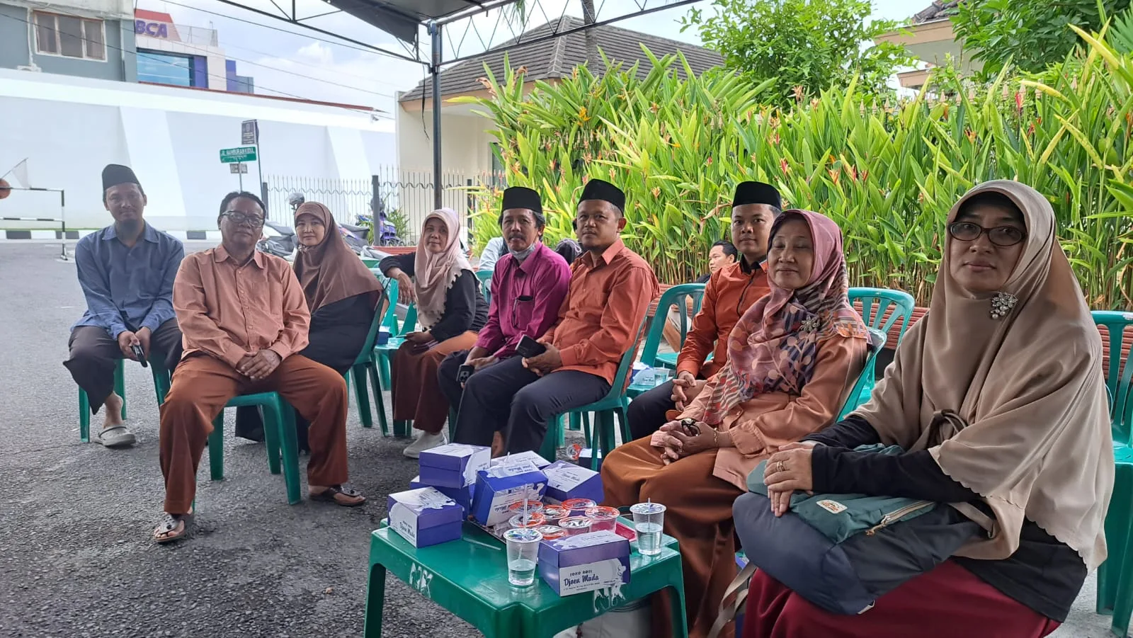 MTsN 9 Sleman Gelar Kegiatan Sosial dengan Takziah Orang Tua Guru PJOK