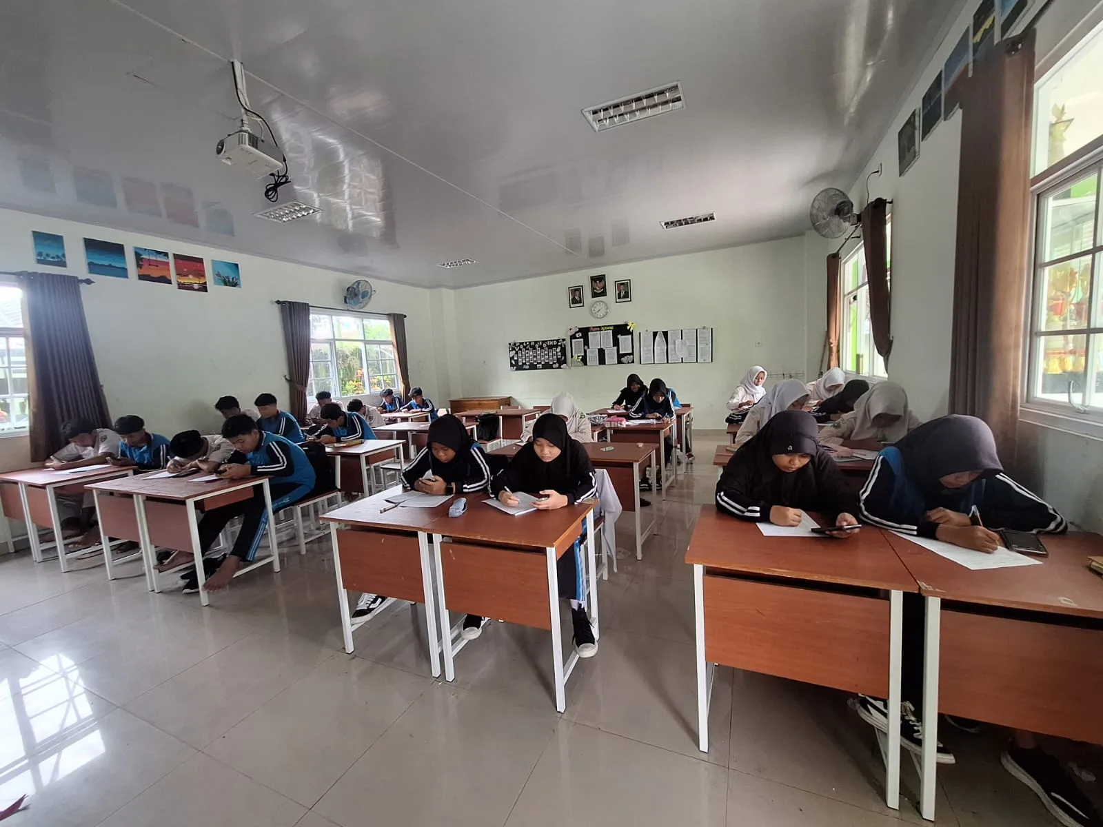Puisi Indonesia Jadi Sumber Inspirasi dalam Kegiatan Jum’at Literasi MTsN 4 Sleman